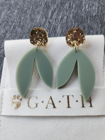 Gum leaf glitter dangle stud earrings