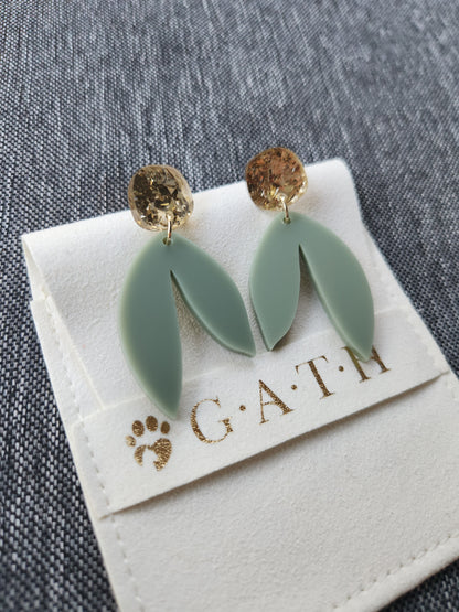 Gum leaf glitter dangle stud earrings