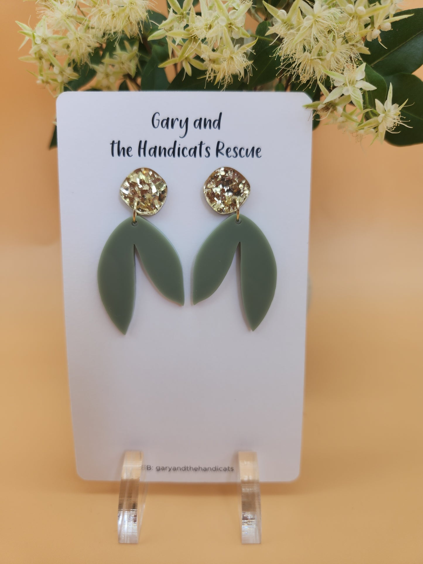 Gum leaf glitter dangle stud earrings