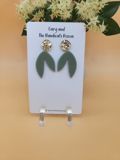 Gum leaf glitter dangle stud earrings