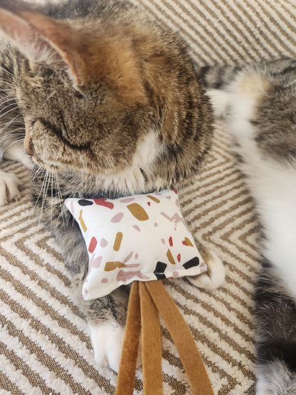 Cat kicker toys small (WHITE/MULTICOLOURED) - cat nip and silvervine infused