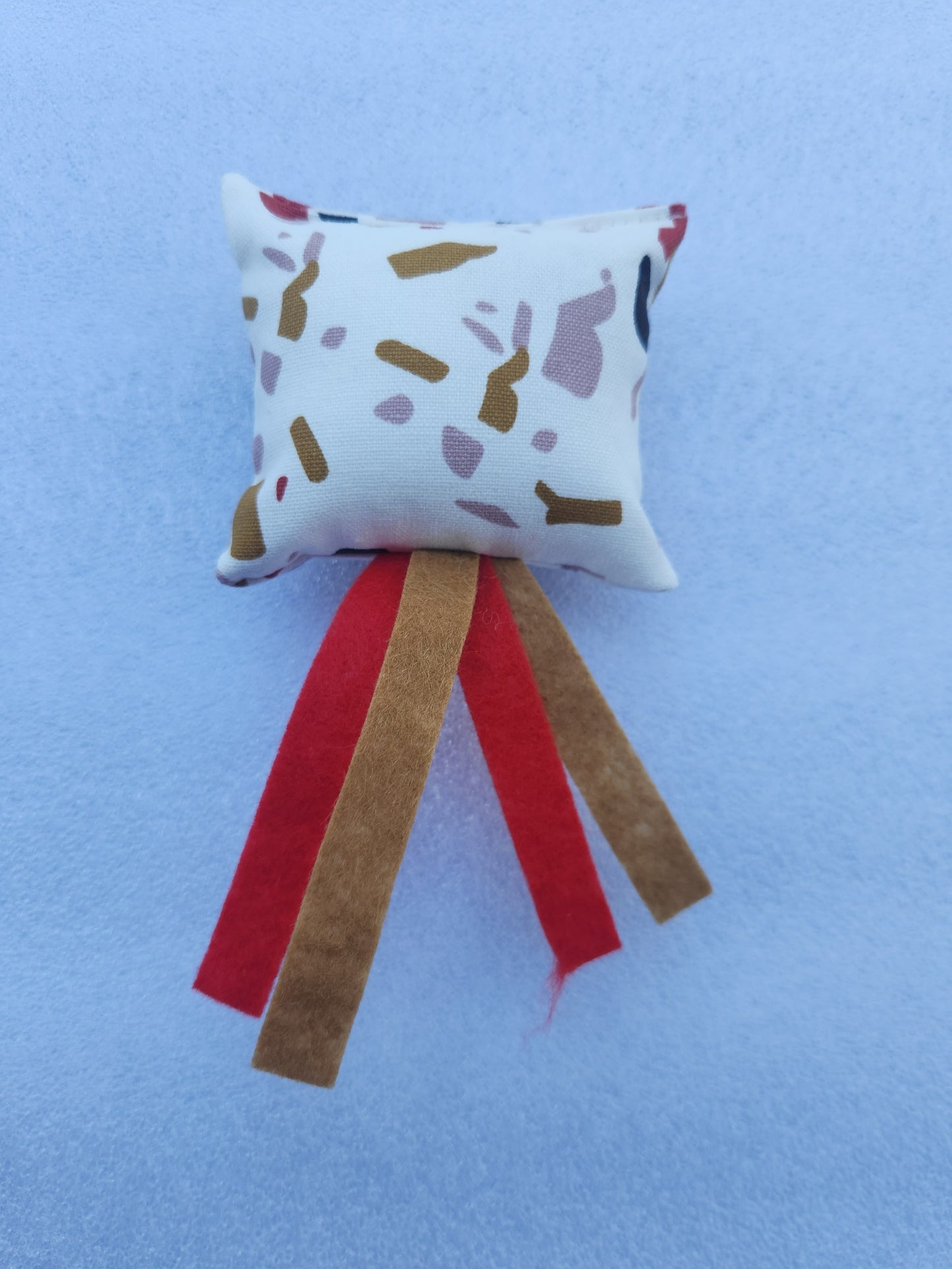 Cat kicker toys small (WHITE/MULTICOLOURED) - cat nip and silvervine infused
