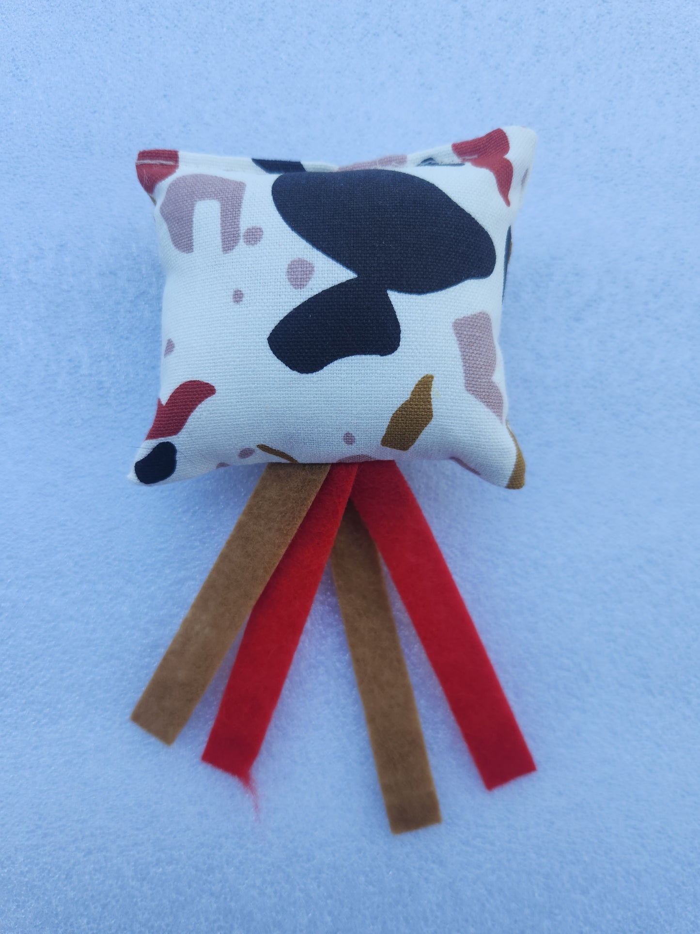 Cat kicker toys small (WHITE/MULTICOLOURED) - cat nip and silvervine infused