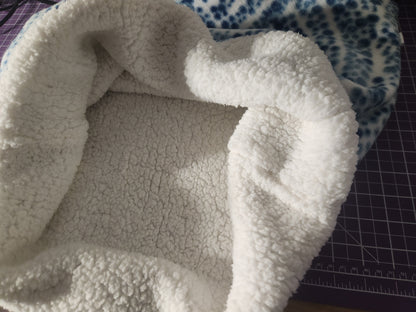 Cat/pet cuddle sack 50cm Blue and White